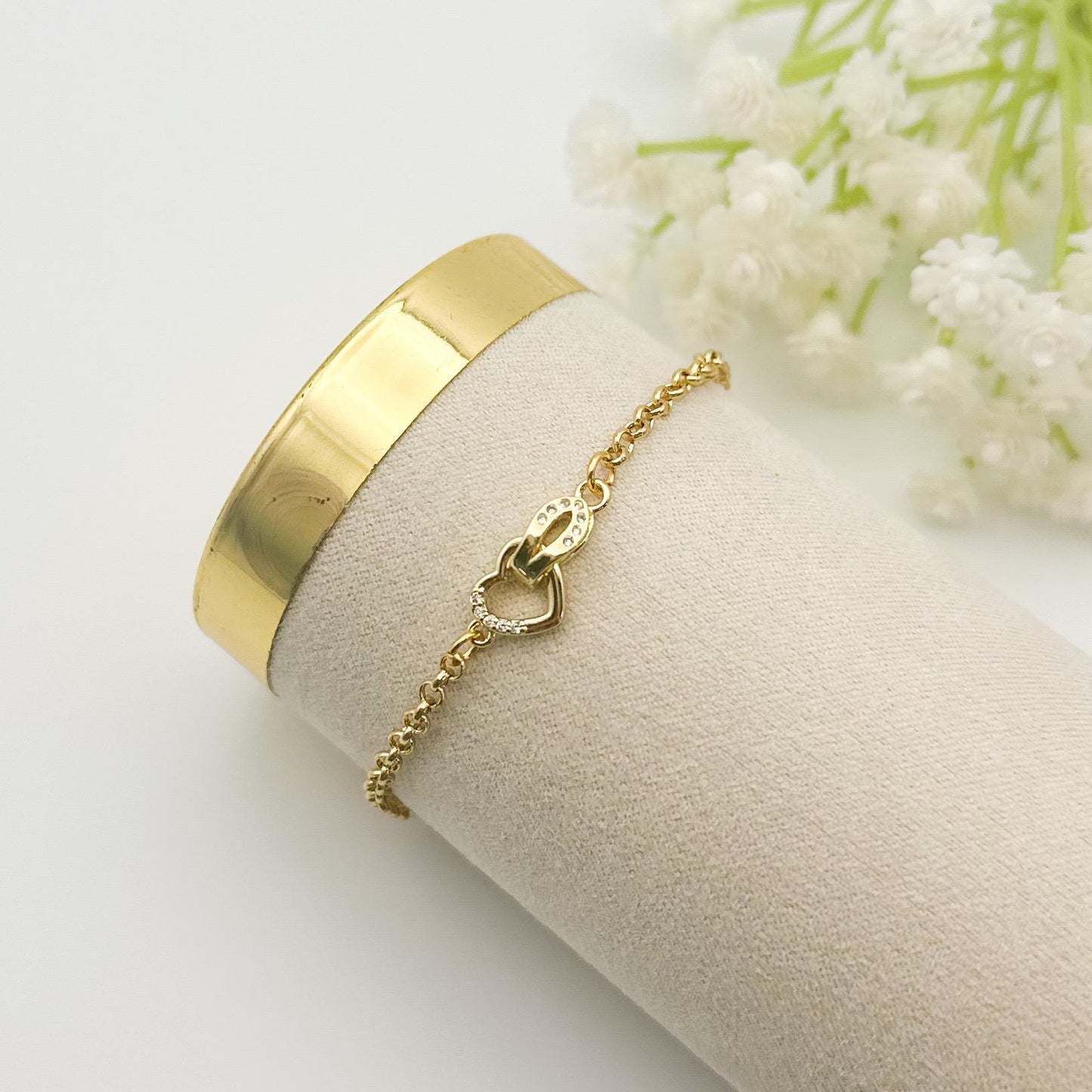 18k Gold Filled Bracelet with Heart Clasp – Dainty Everyday Chain Bracelet, Interlocking Heart Jewelry, Minimalist Gold Chain, Gift for Her