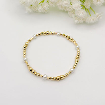 Shells & Pearls | 18k gold filled Seashell Pearl Bracelet stack | Seashell bracelet | Pearl bracelet | beachy bracelet stack | Summer