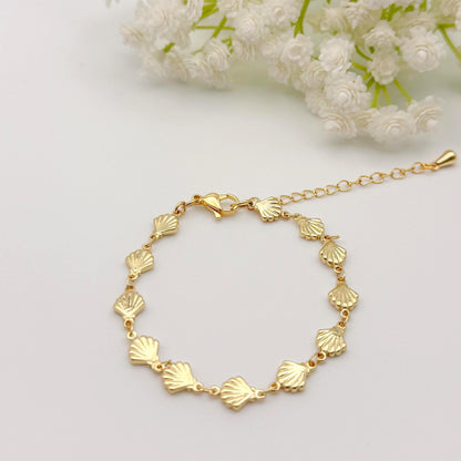 Shells & Pearls | 18k gold filled Seashell Pearl Bracelet stack | Seashell bracelet | Pearl bracelet | beachy bracelet stack | Summer