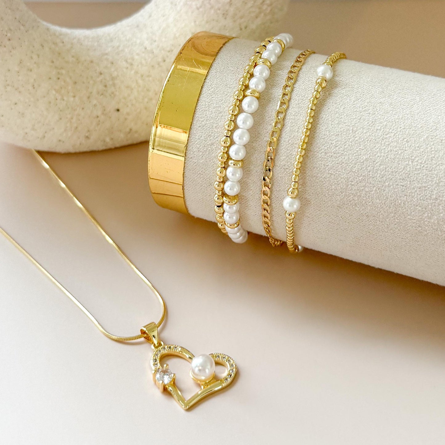 Pearl Set Gift Box | Gold and Pearl Bracelet | 18k Gold Filled Stretch Bracelet | Christmas gift | Heart Necklace | Gift set