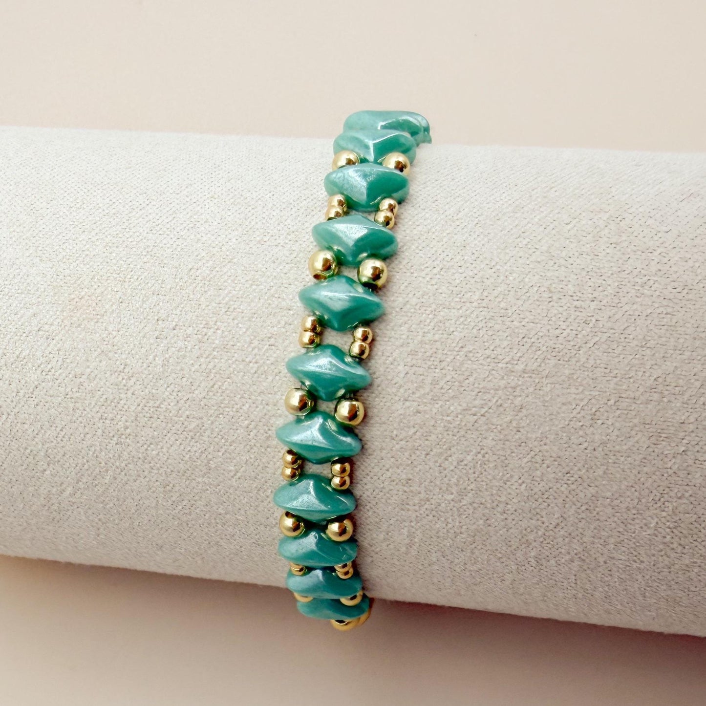 Aqua Bracelet | 18k Gold Filled with Teal Diamond Shape Bead | Link Design | Beaded Stretch Bracelet | Dainty Bracelet |