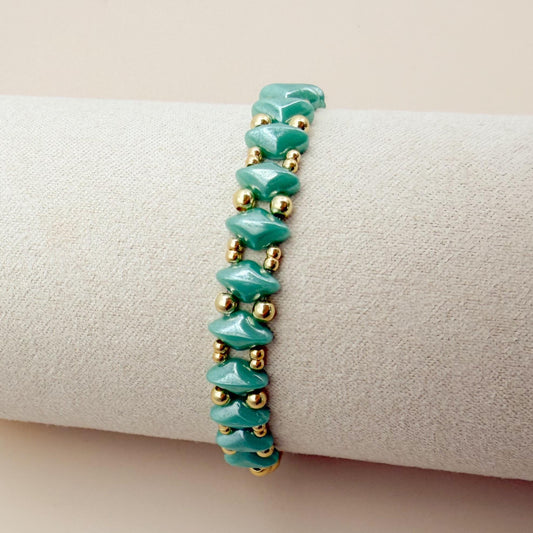 Aqua Bracelet | 18k Gold Filled with Teal Diamond Shape Bead | Link Design | Beaded Stretch Bracelet | Dainty Bracelet |